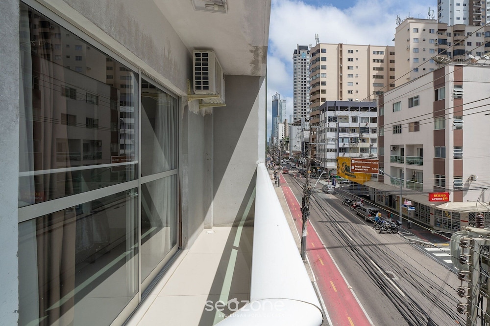 3BR apt 110m to Beach, Near BC Sights Drb0205