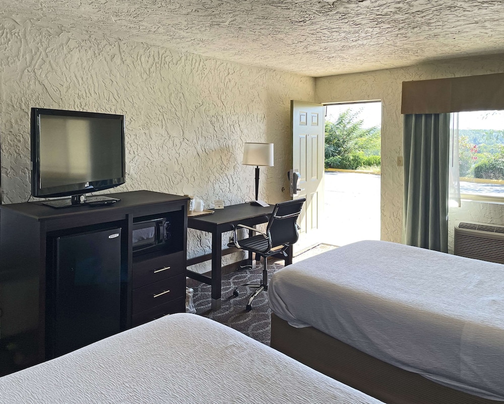 Quality Inn Clinton North