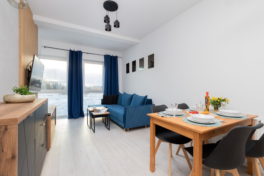 Ostoya Pucka Apartment by Renters