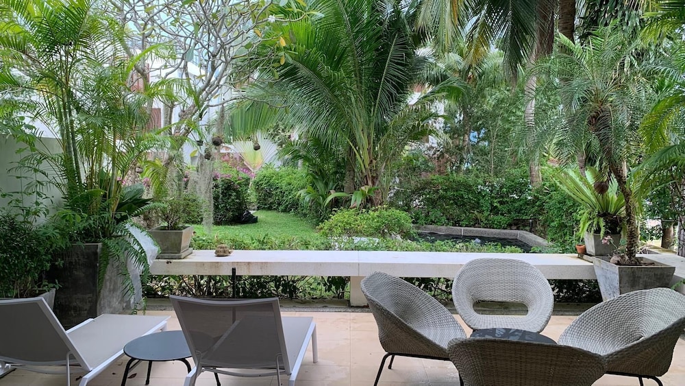 Beachfront and Pool 2 BR Apt- Selina 870