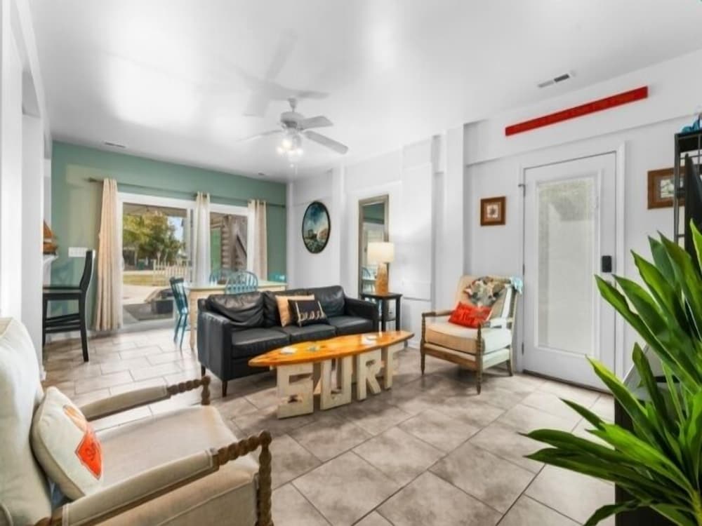 Atlantis Blue - Relaxing Beach Getaway Home Directly Across The Street From Beach Access! 5 Bedroom Home by RedAwning