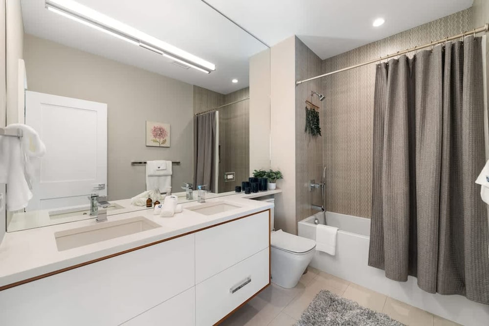 Stunning 5BR Home With 2 Rooftops Sauna Hot Tub