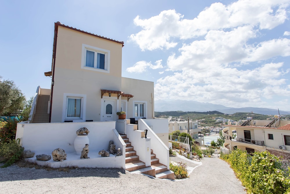 Manos Apartments