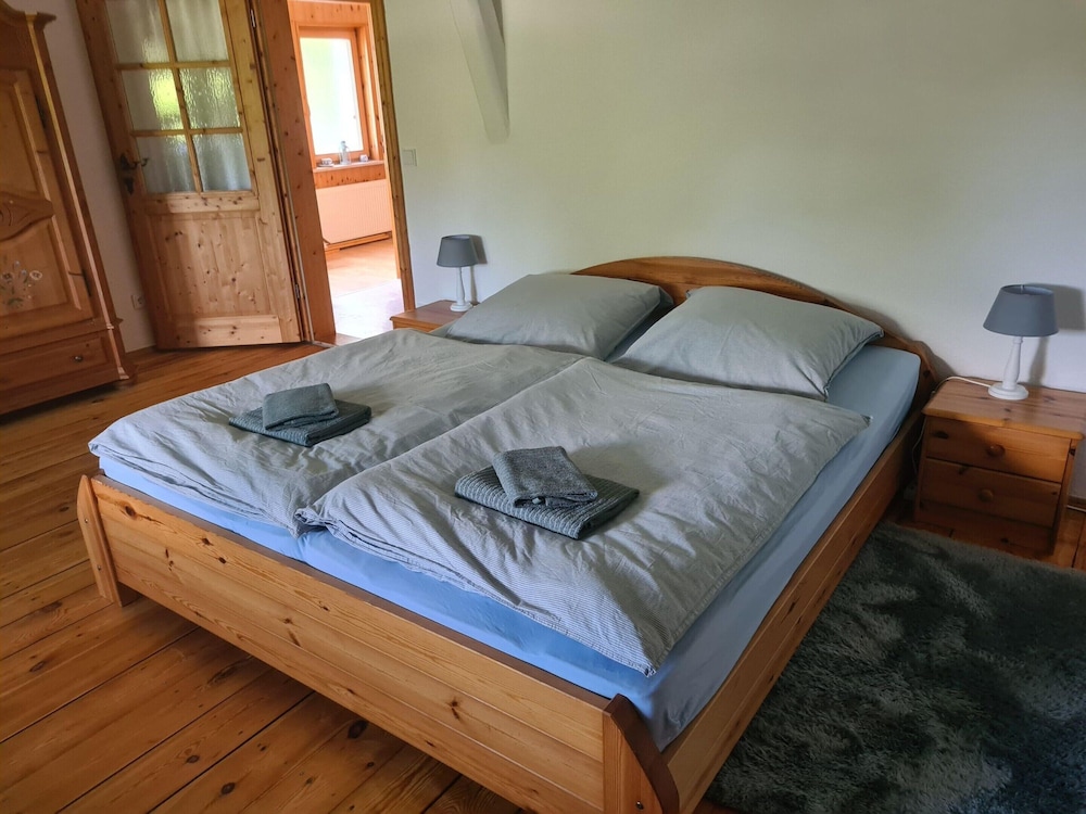 Retreat With Garden & Family Amenities