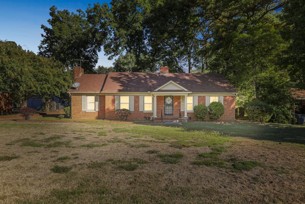 Bluff City Gem With Game Room 3 Bedroom Home