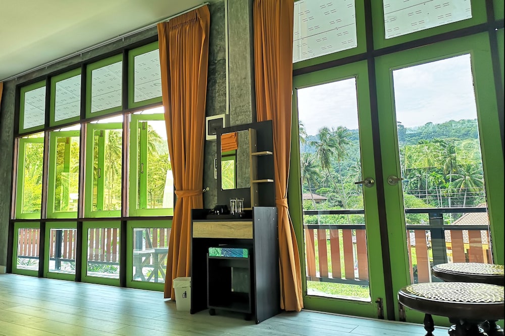 Tonmai Suites