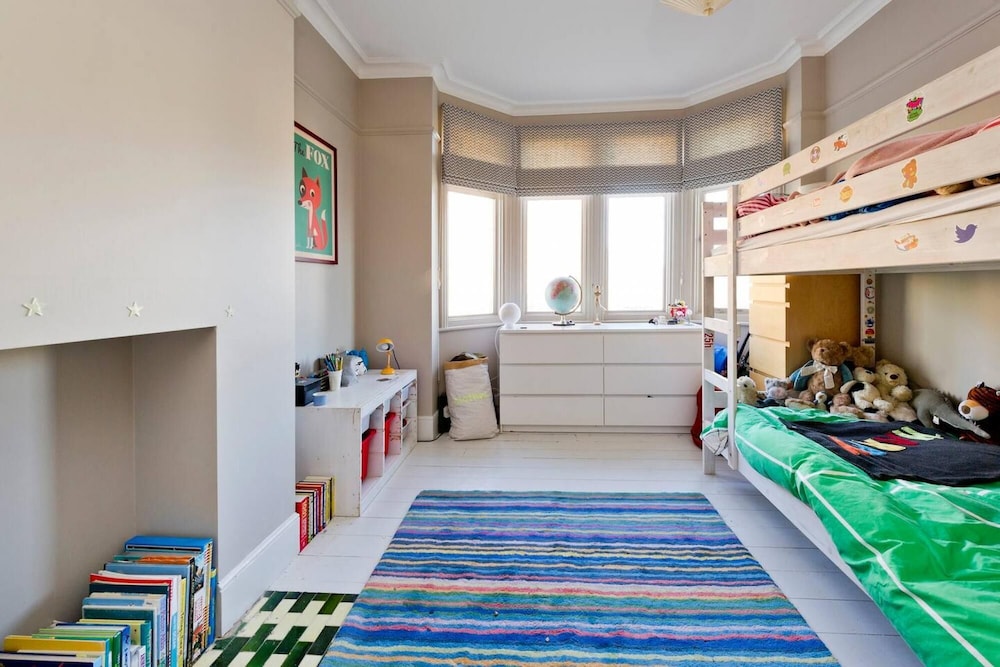 Long Stay Discounts - Modern Bright 5-bed Acton