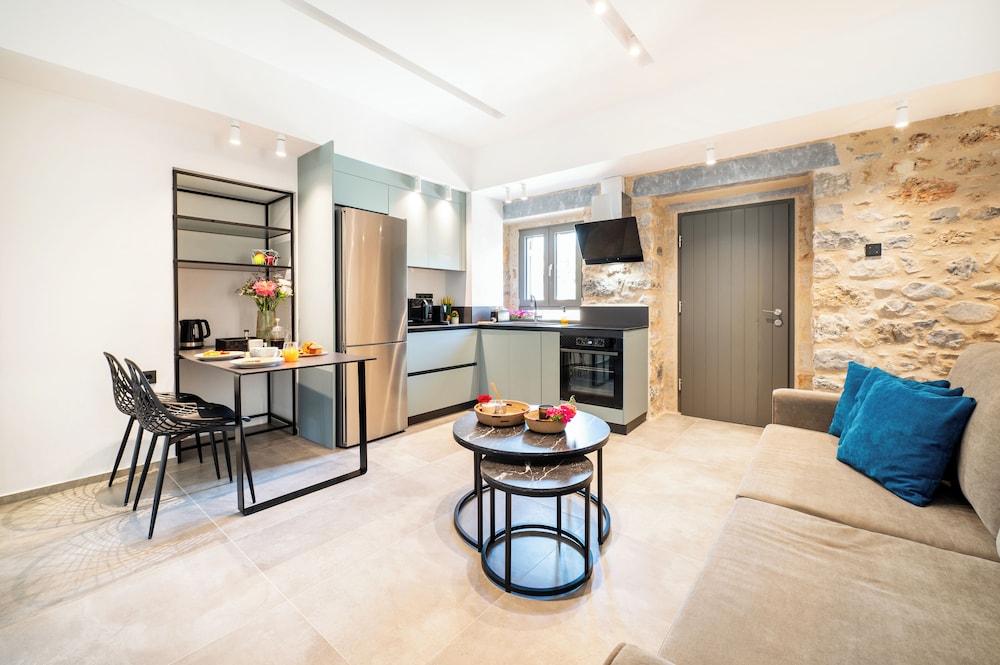 Cardamilia Suites