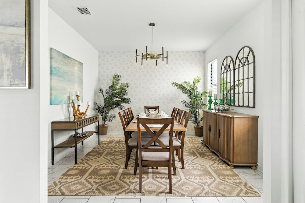 Luxury Decor 6BR at Storey Lake Sleeps 16