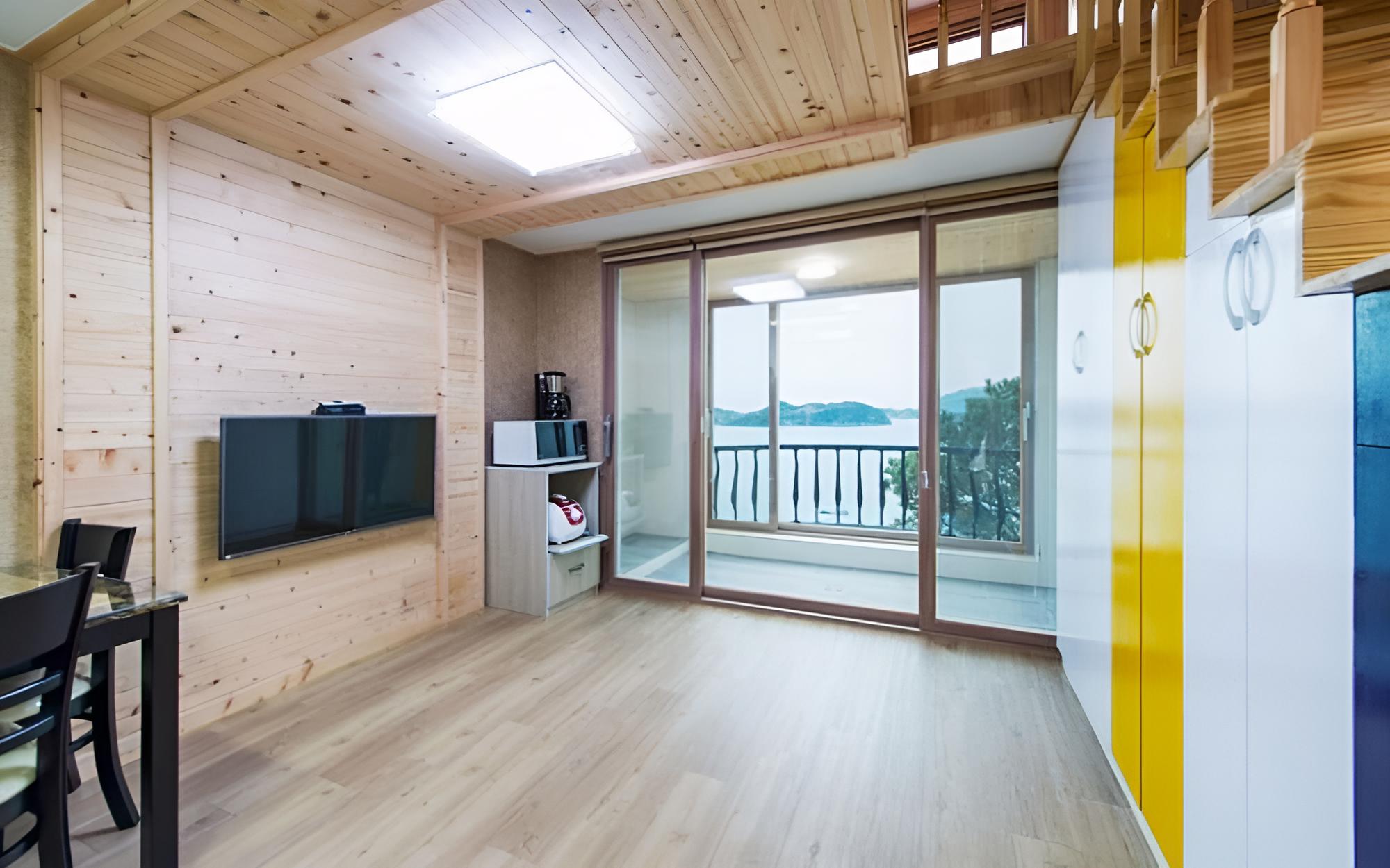Yeosu The Sea of Counting Stars Pension view 3