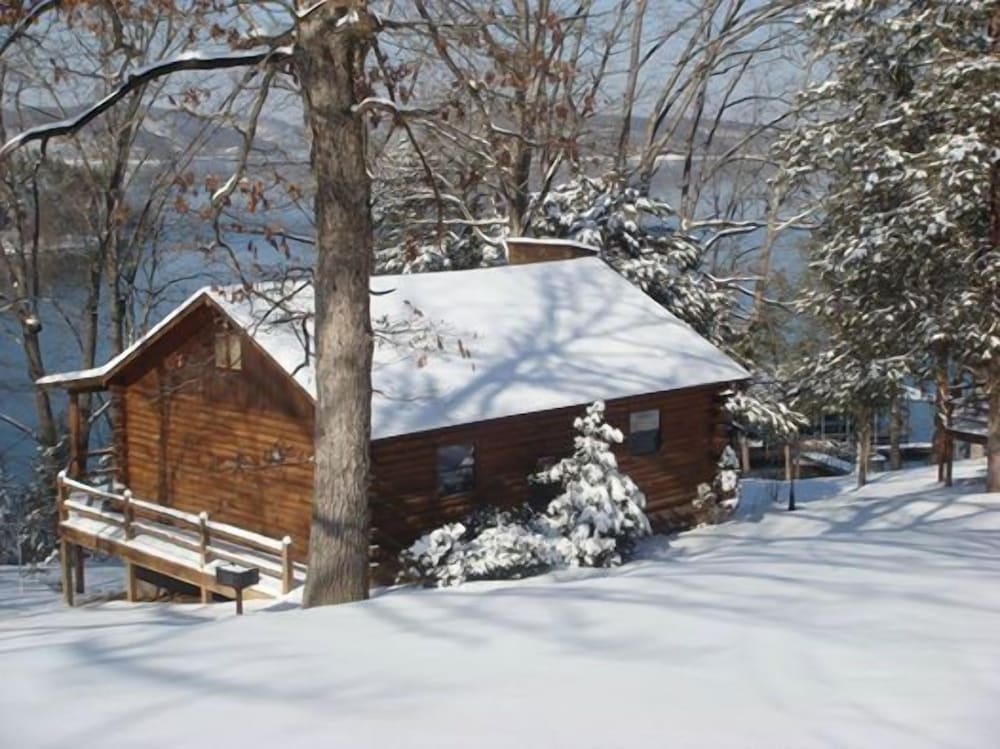 Lake Shore Cabins on Beaver Lake