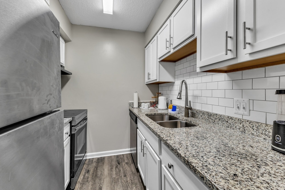 King 2BR Suite in Research Triangle Park