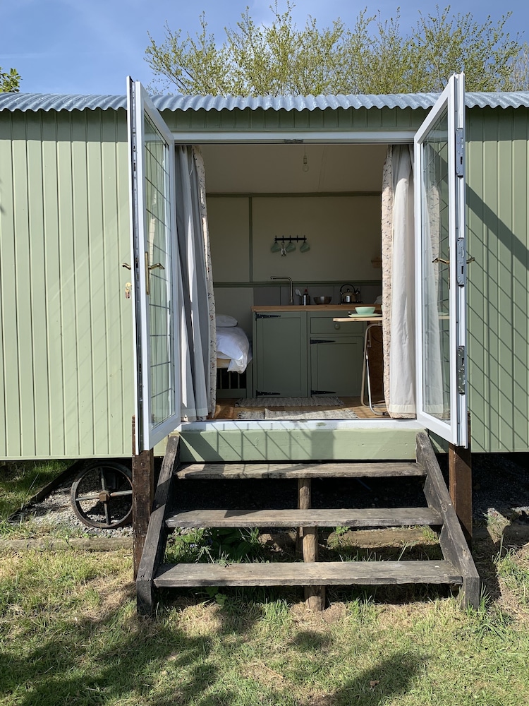 Hillcrest Hut view 2