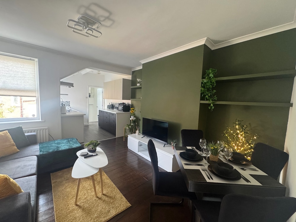 9 Guests - Free Parking - Cozy 3 Bedrooms