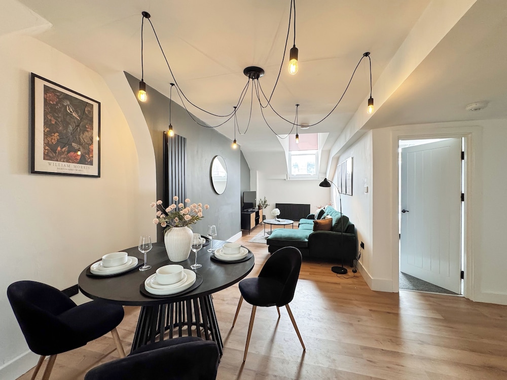 2 Bedroom Queen Street