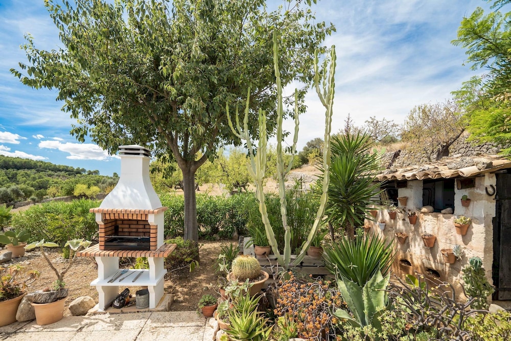 CAN Pulit - Finca rom Ntica Para 2 con Piscina y Vistas en Selva Mallorca
