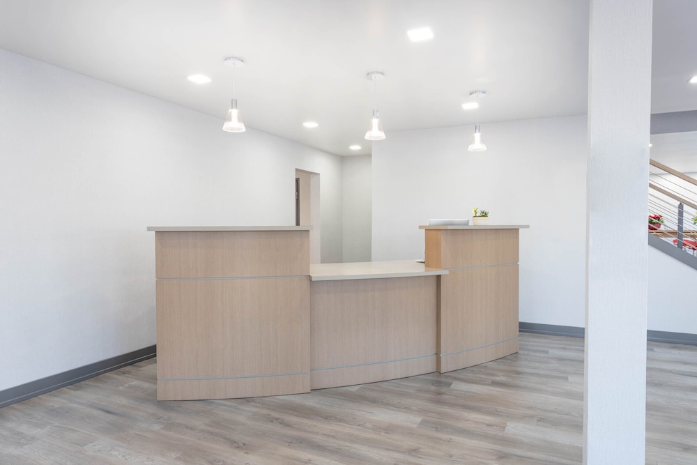 Travelodge by Wyndham Elkhart