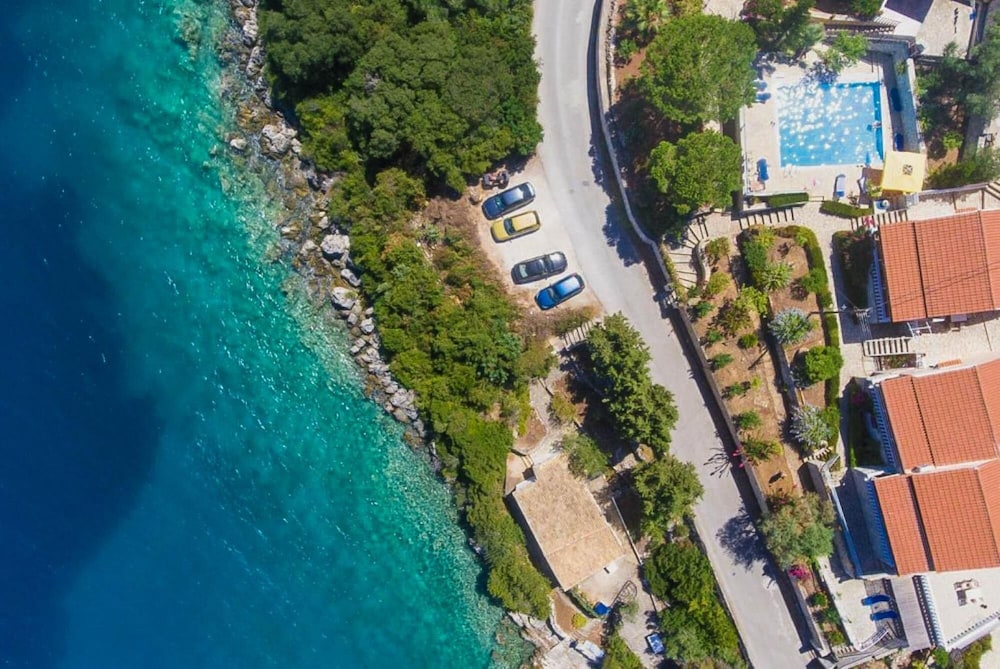 Dolphin Studio Swimming Pool Walk to Beach Sea Views A C Wifi Car Not Required - 559 view 3