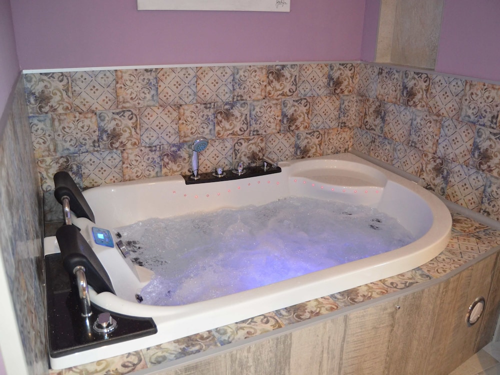Akla Hotel Suites Santillana