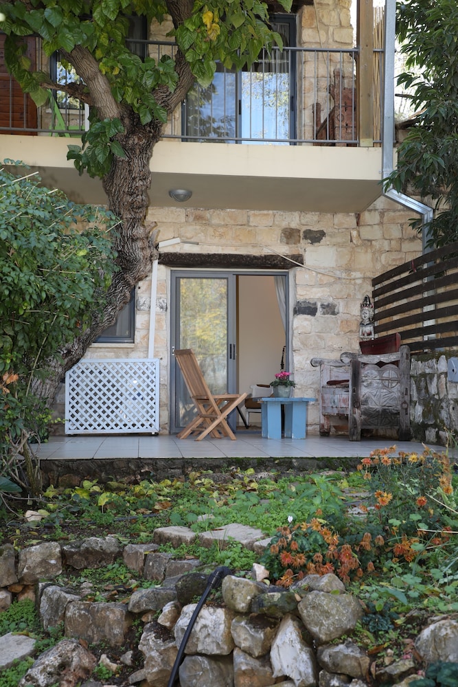 Shulamit Yard