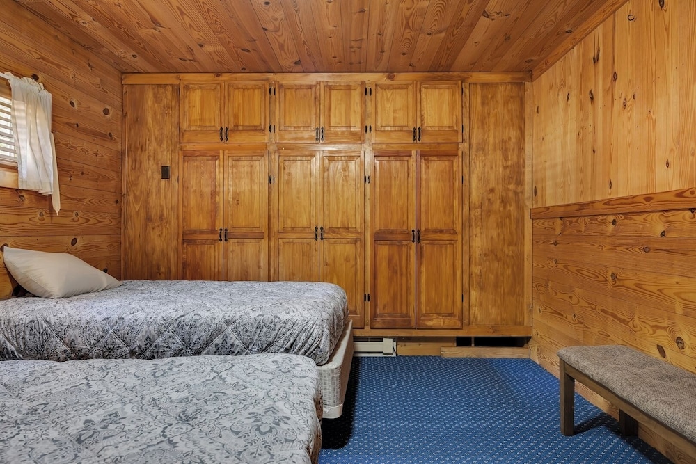 Pet-friendly 3BR Lake House Firepit + Pier
