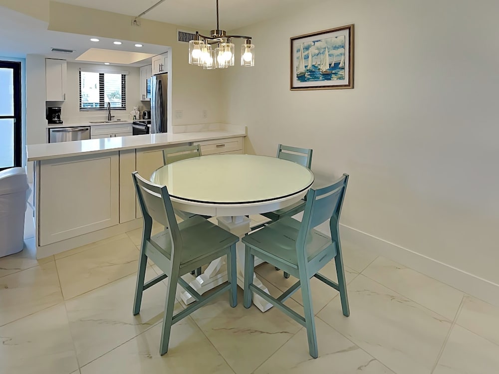 Seaside 2 by Distinctive Beach Rentals
