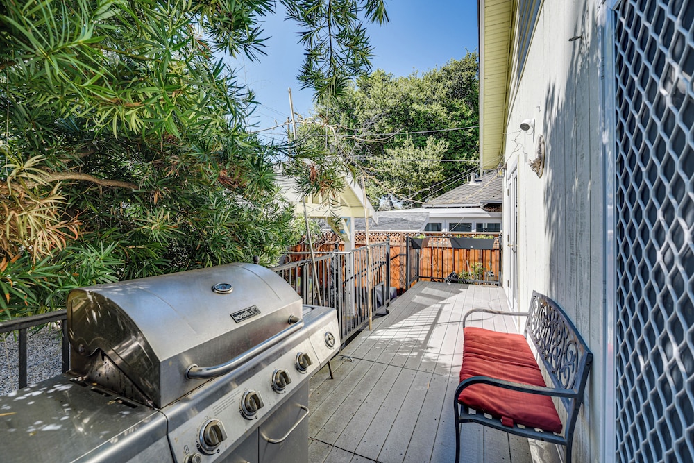 6 Blocks to Sjsu: Cozy Bungalow w/ Deck & Koi Pond