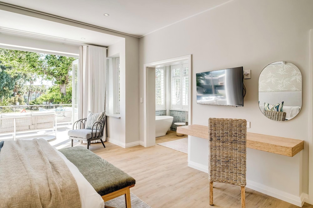 6bed Villa by Camps Bay Beach Seven the Drive