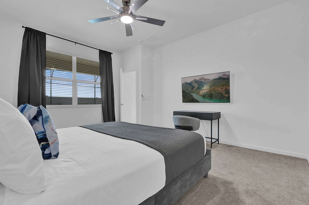 Upstay Epic 15br Mansion for Big Groups Near Parks