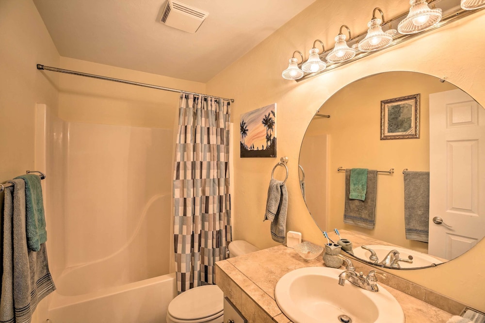 Updated Fort Myers Escape w/ Screened Lanai!