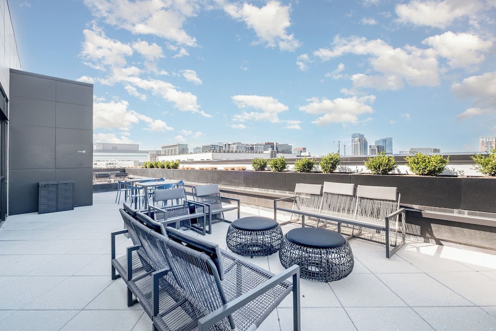 Treble Maker -rooftop Lounge - Pool - In Music Row