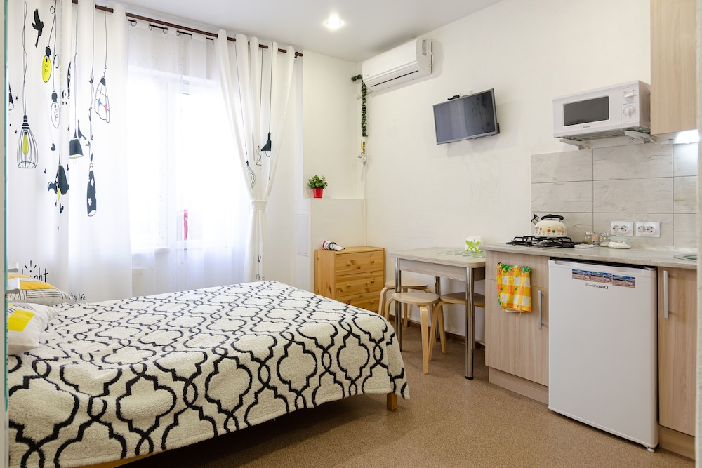 Apartments on Yuzhnaya 25 view 3