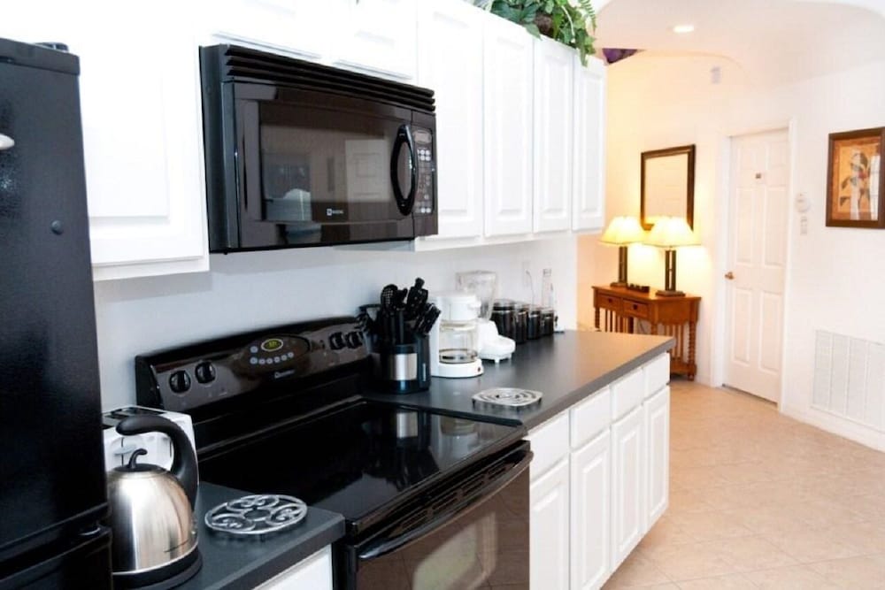 Ref 32 Modern 4 Bed Villa With Private Pool Near Disney - Image 2