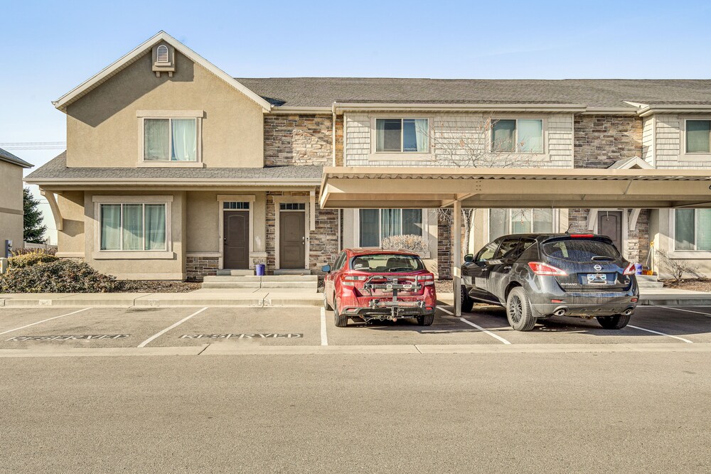 Charming Orem Townhome: 5 Mi to Byu! view 2