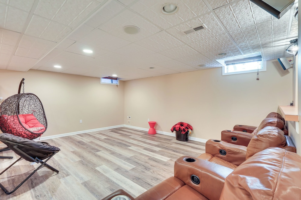 Hot Tub & Pool: Family Home 5 Mi to Princeton!