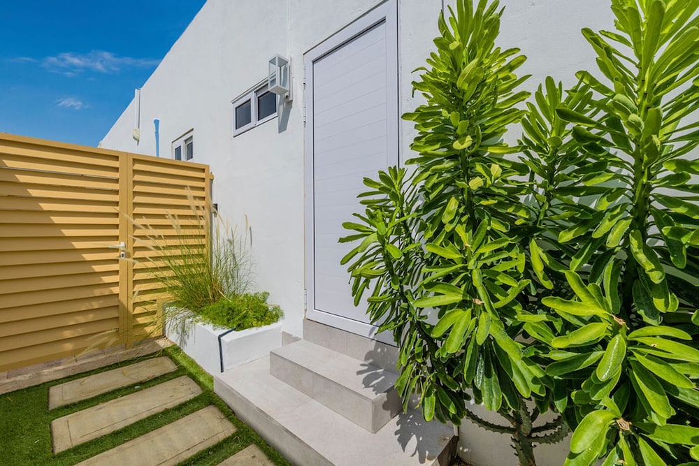 NEW 5br5 5BA Villa Private Pool Close 2 Beach