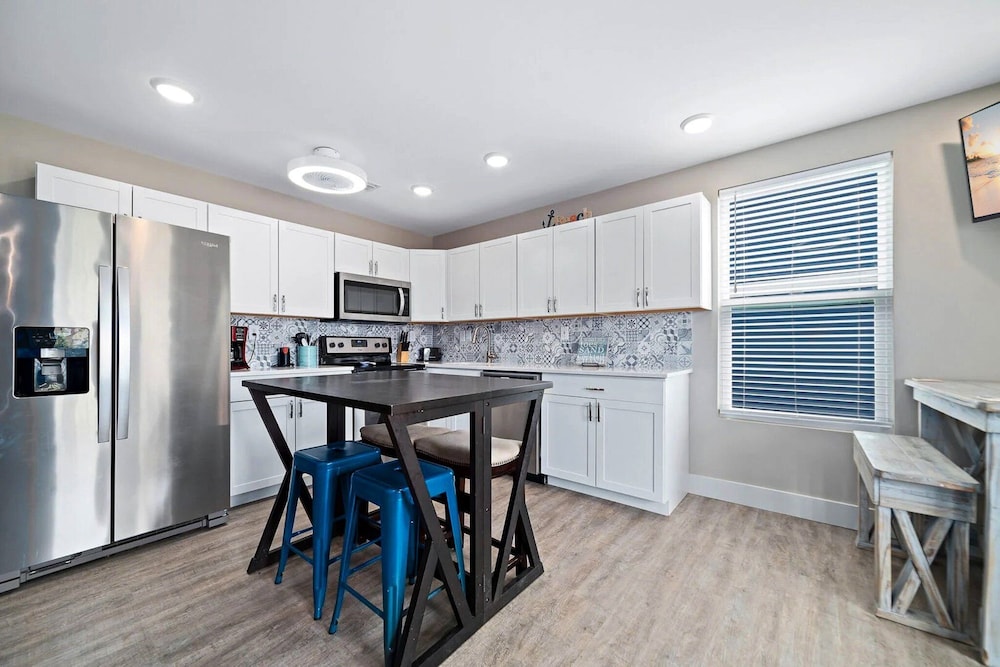 Pipedreams 333 E 4 Bedroom Home