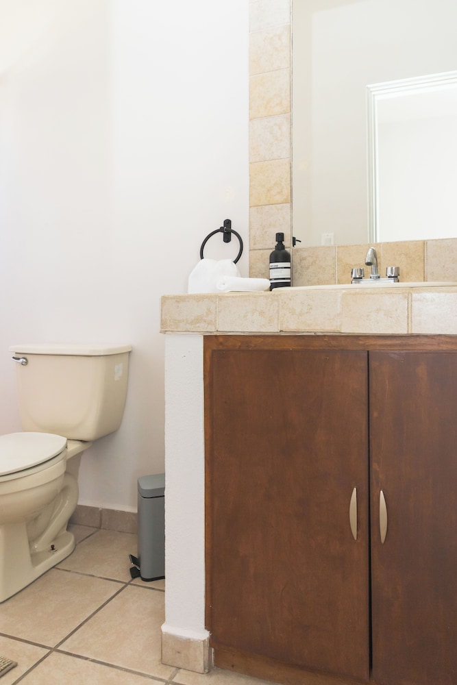 Grand Villa w Private Patio & Parking