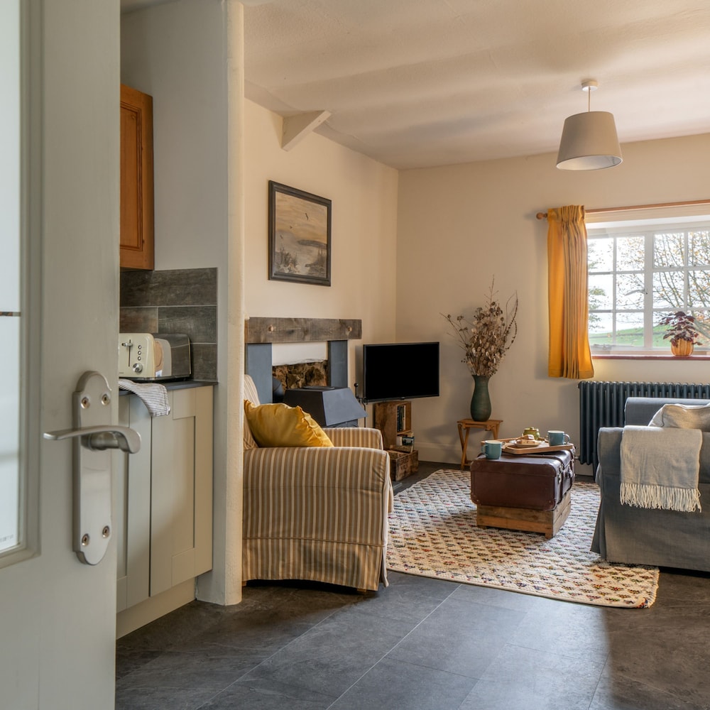 The Stables - Charming 15th Century Rural Bolthole view 3