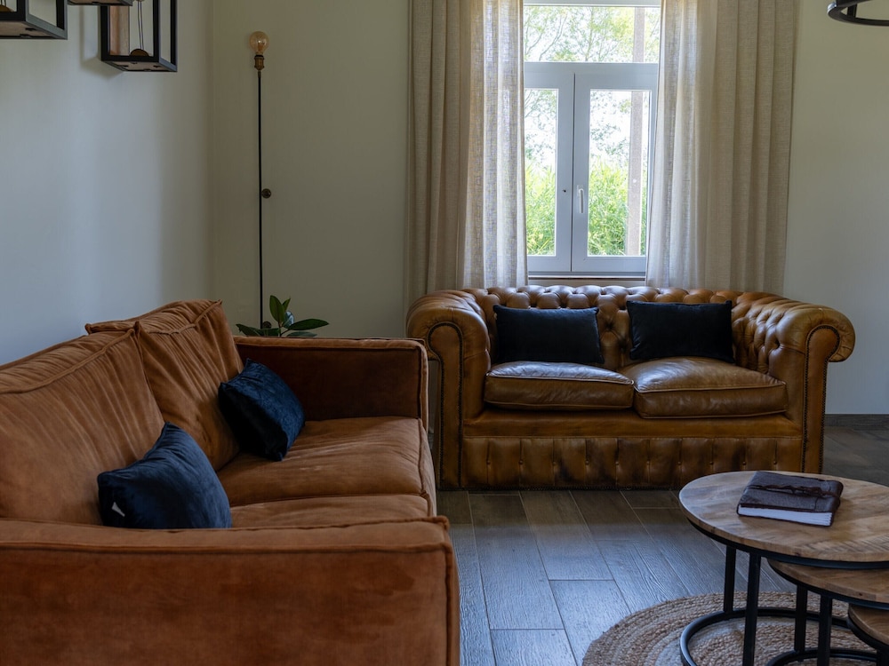 Heritage House 2 km From the Beach in Lissewege