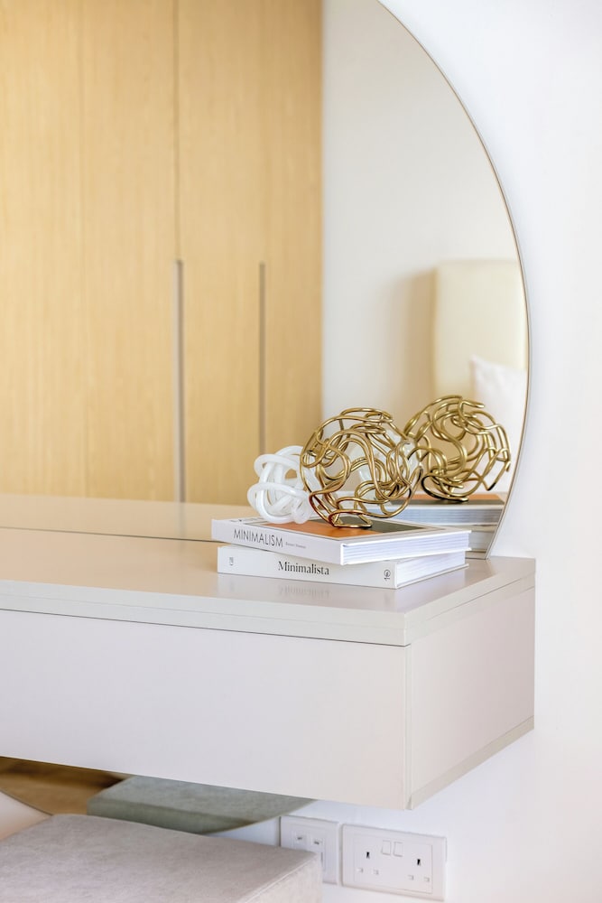 JVC Gem 2BR w maidsroom - Oakley Square