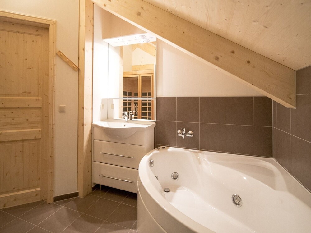 Chalet With Sauna and hot tub