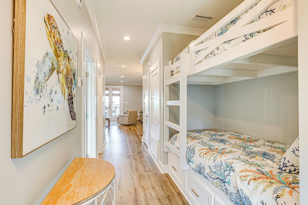 Waterfront Oasis in Dauphin Island - Shared Perks!
