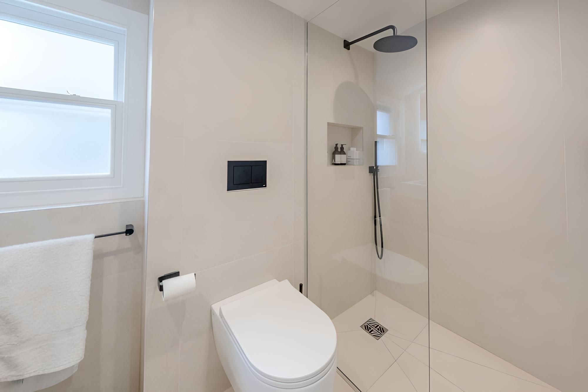 Beautiful Minimalistic 2BD House - Victoria Park