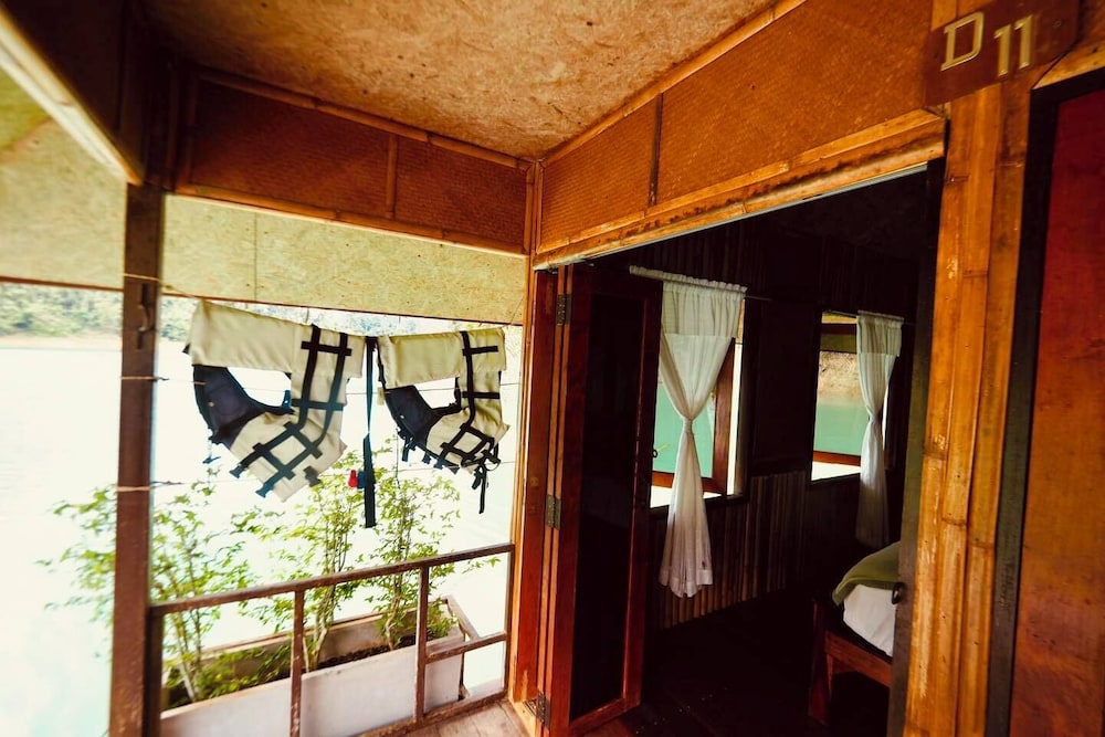 PraiwanRaftHouse