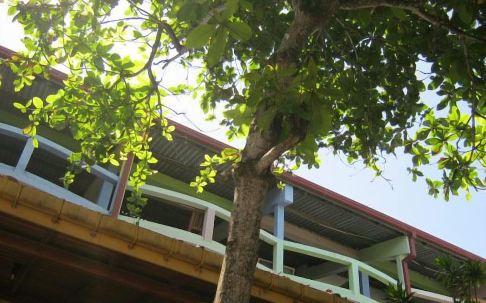 Gayana Hotel