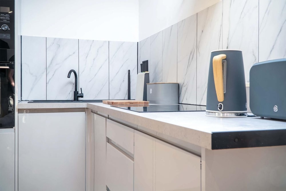 Flat 2 - 1 Bedroom Apartment - Tenby