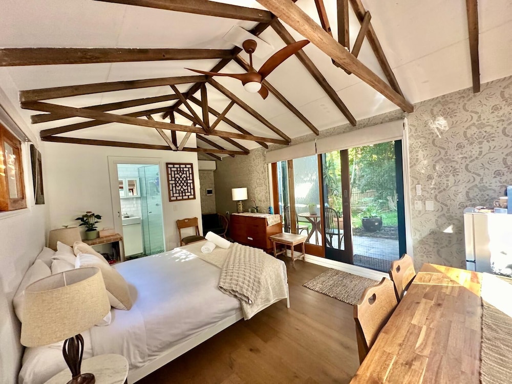 Kozyguru | Marrickville| Lovely Granny Flat Studio