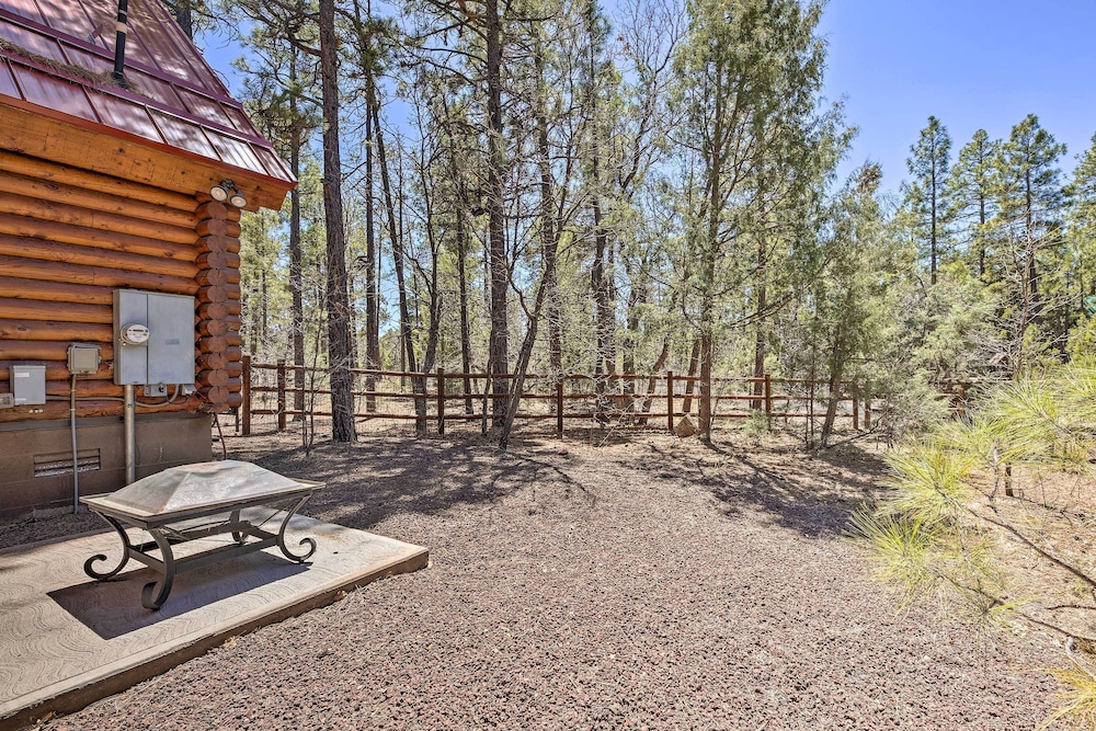 2-acre Cabin in Pinetop-lakeside w/ Fenced Yard view 4