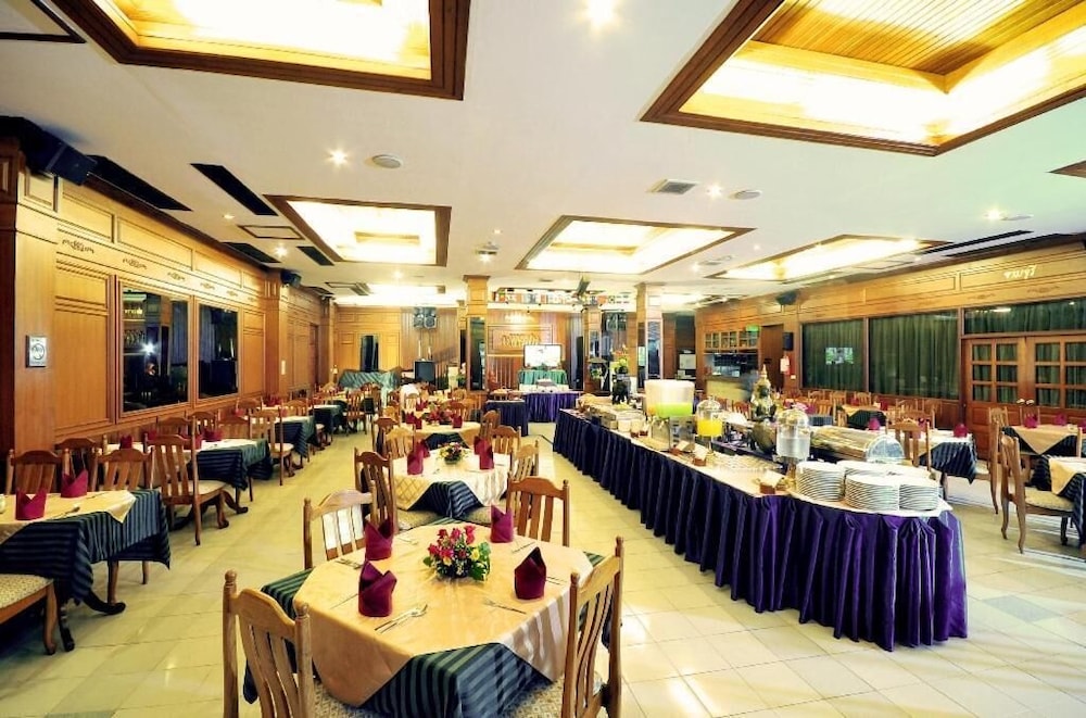 Mae Yom Palace Hotel